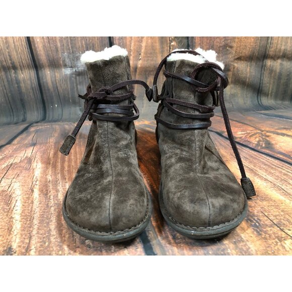 UGG Gaviota 5749 Brown Suede Fringe Boots Womens 7 / 38 (P5e) - Picture 7 of 11